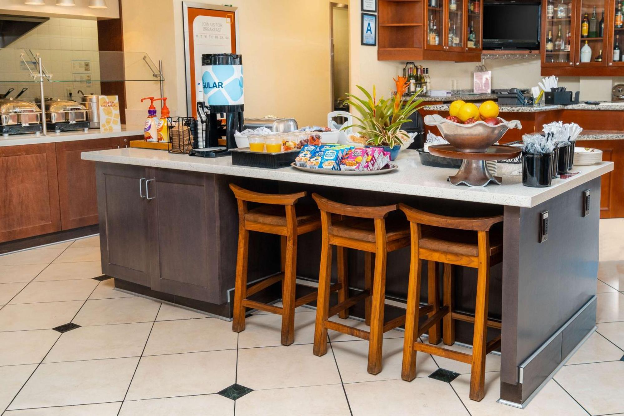 Hilton Garden Inn Ontario Rancho Cucamonga Zewnętrze zdjęcie